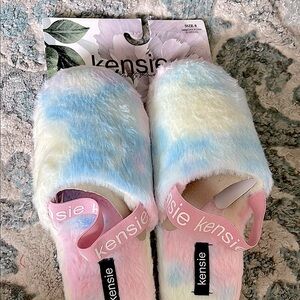 Kensie Pastel Fuzzy memory foam Slippers. Size 8